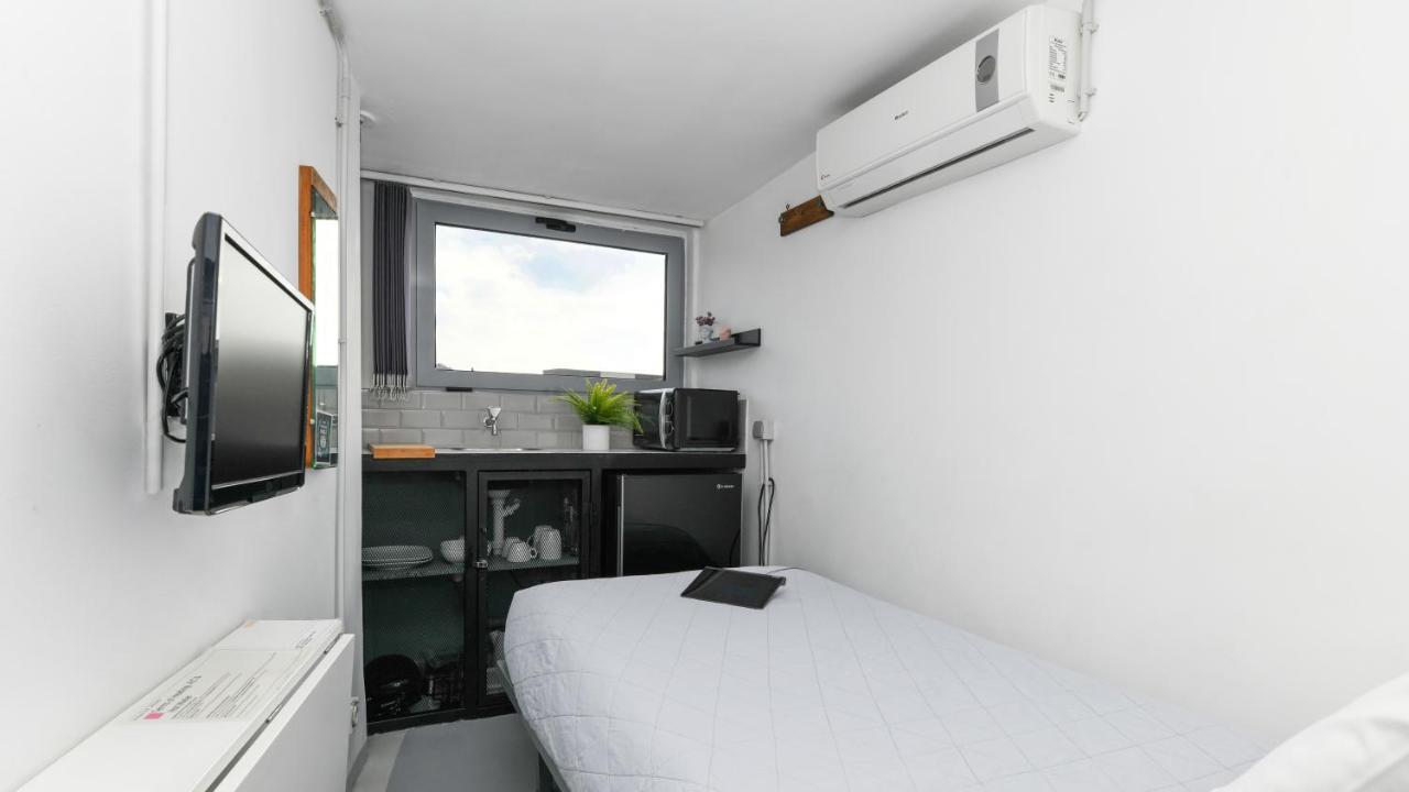 Monastiraki Citycenter Sleepbox- Unspoiled Athens Apartments Exterior foto